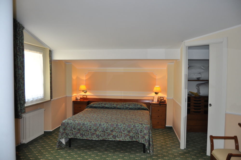 Hotel Elena Saint-Vincent Eksteriør billede