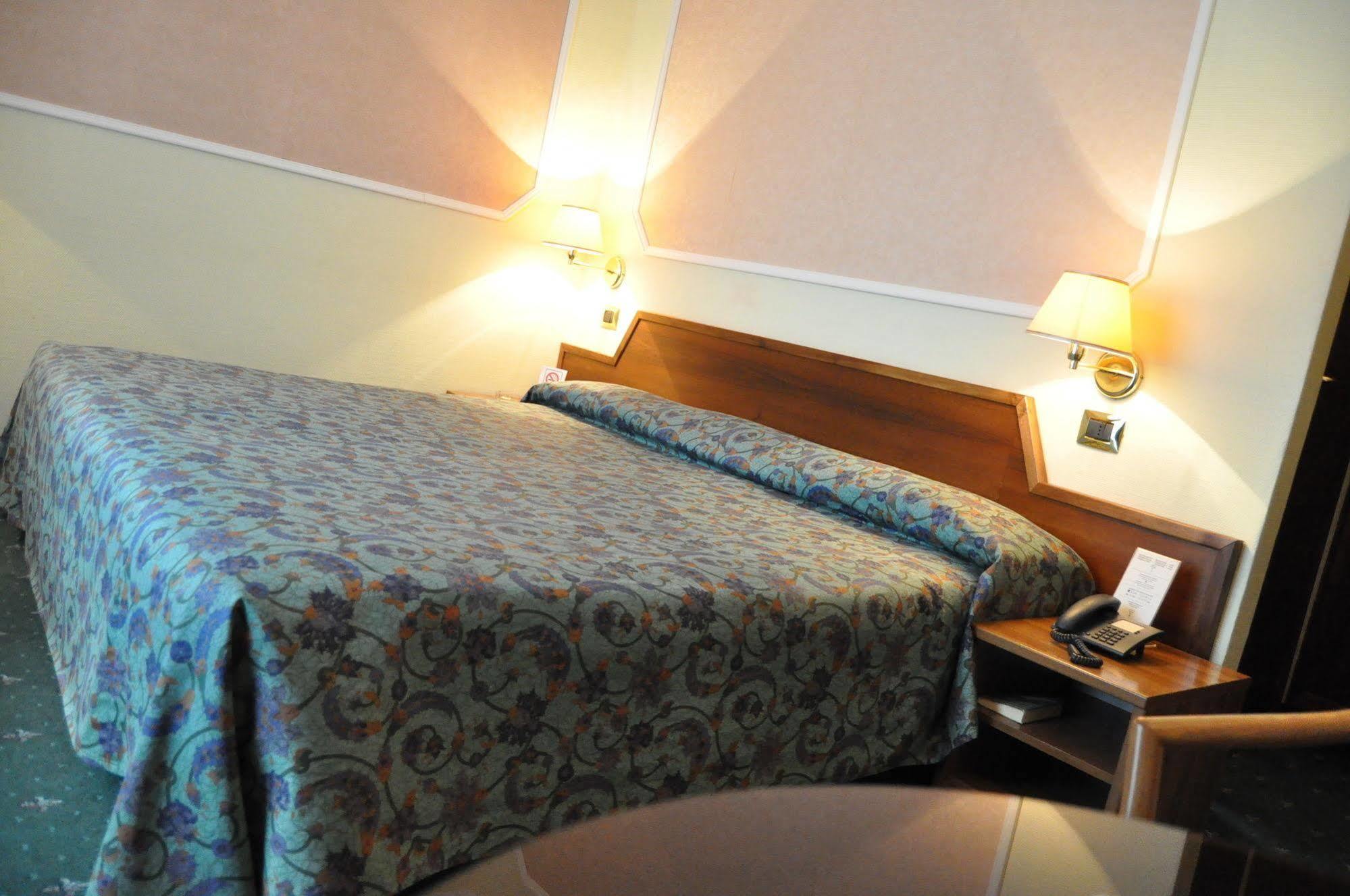 Hotel Elena Saint-Vincent Eksteriør billede