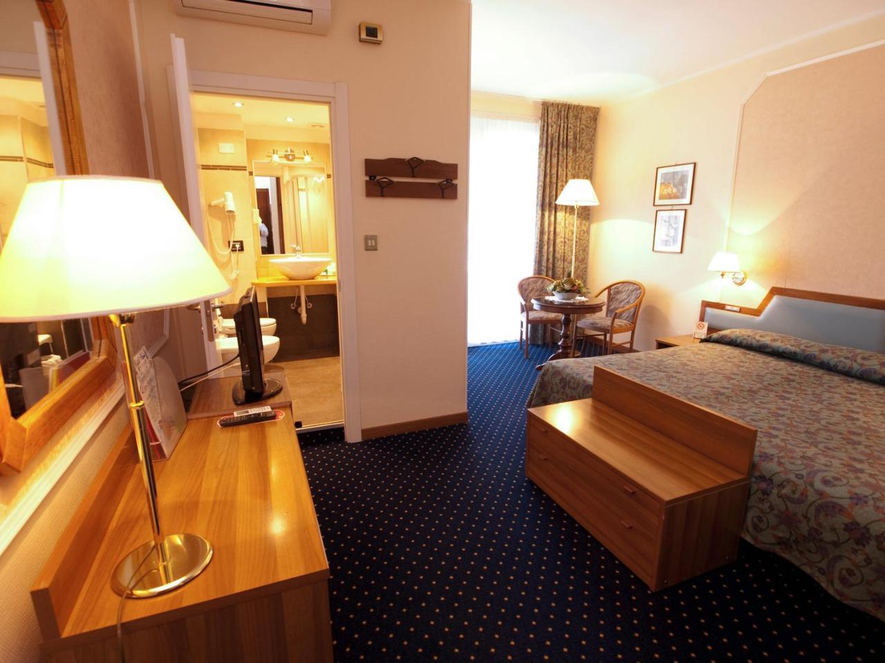 Hotel Elena Saint-Vincent Eksteriør billede