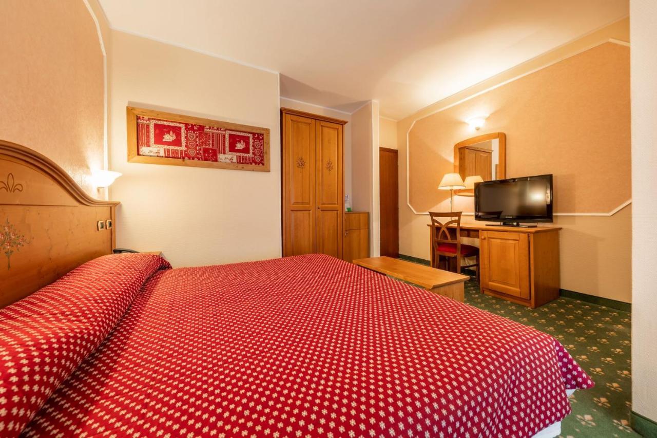 Hotel Elena Saint-Vincent Eksteriør billede