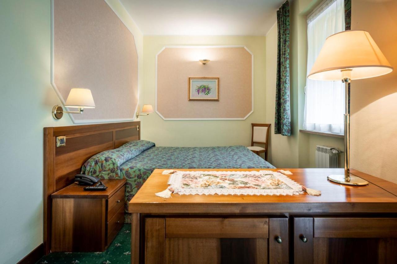 Hotel Elena Saint-Vincent Eksteriør billede