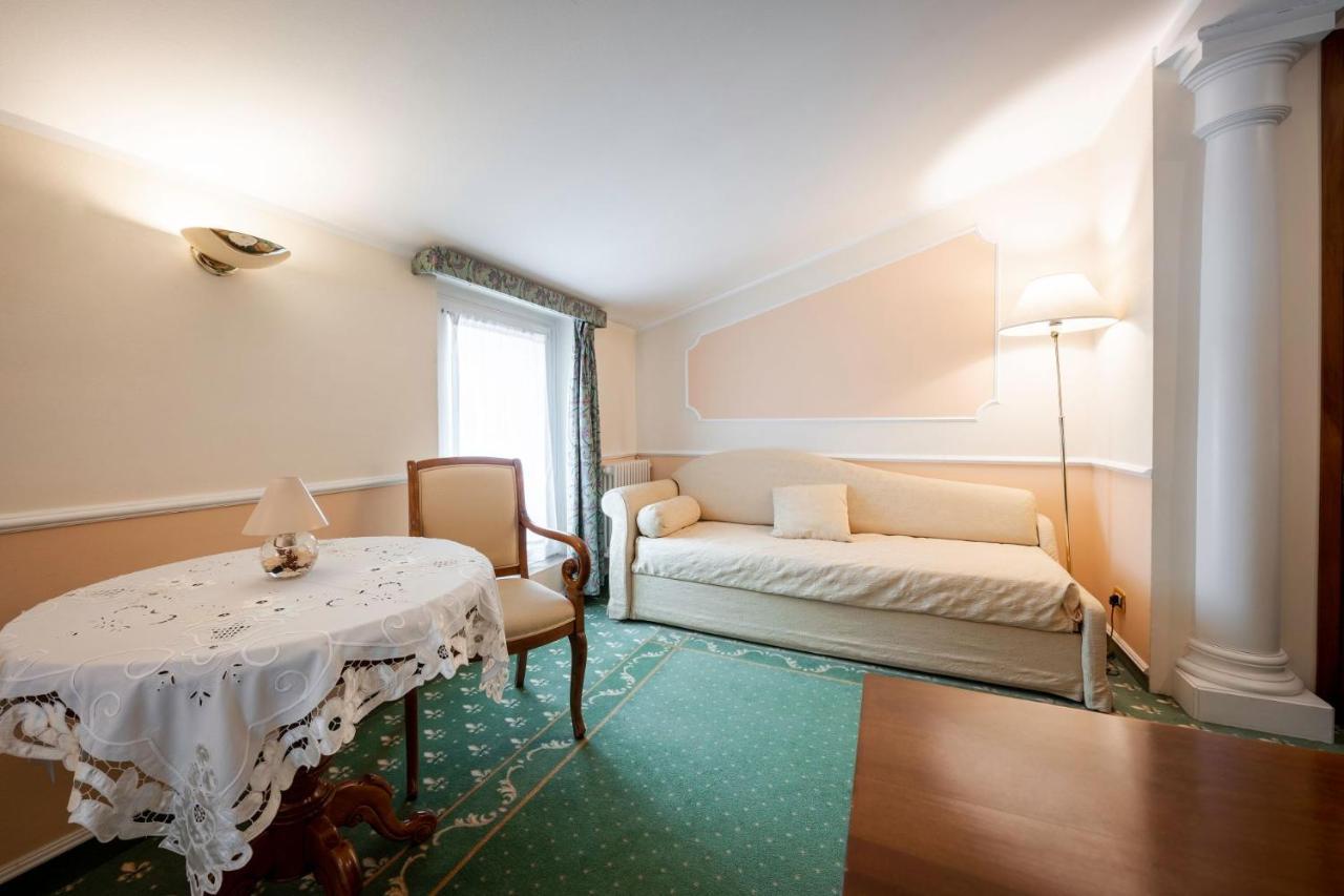Hotel Elena Saint-Vincent Eksteriør billede