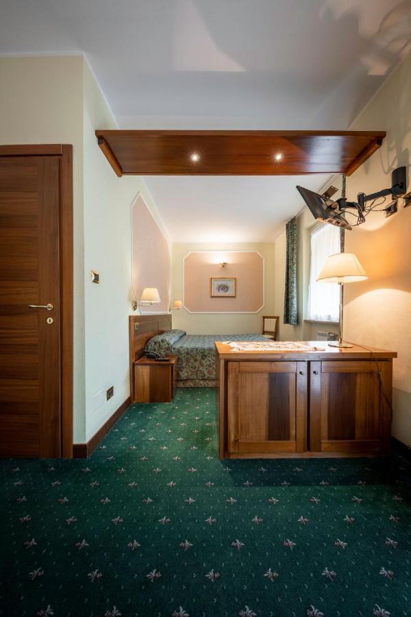 Hotel Elena Saint-Vincent Eksteriør billede